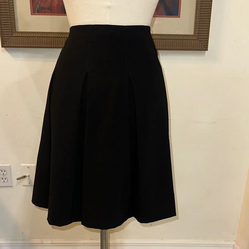 WHBM Black Pleated Skirt Size 00